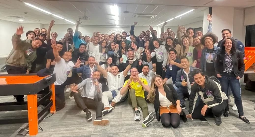Comunidad de fundadores reunida durante un summit